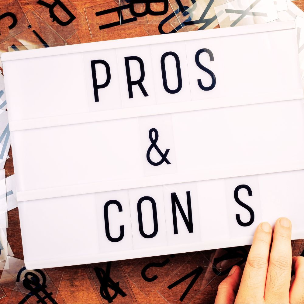 A picture of a composite and aluminum bat side by side, with pros and cons listed