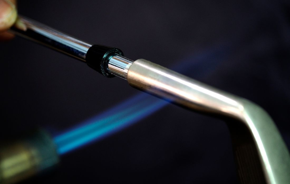 A golfer comparing different shafts