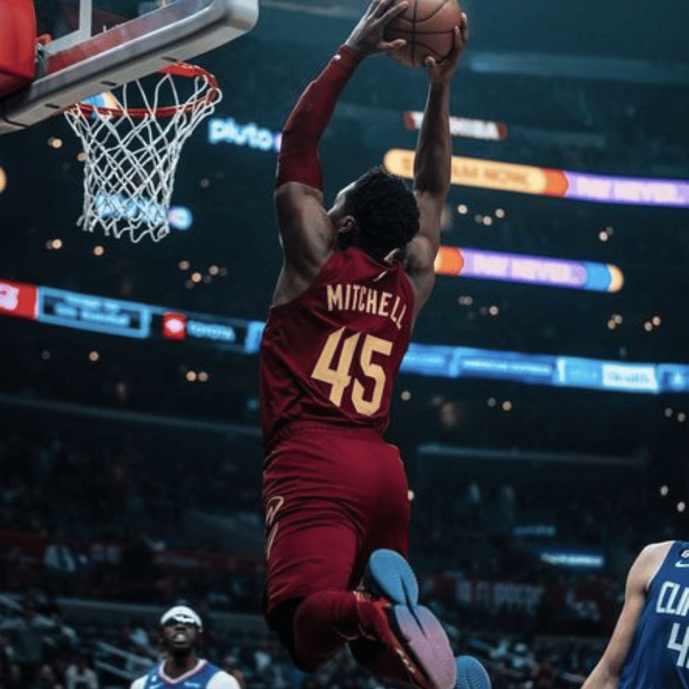 donavan mitchell dunking